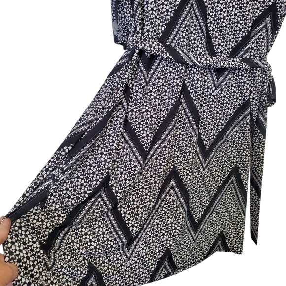 Mlle Gabrielle Women's Black and White Chevron Dress Size 2X - Picture 9 of 11